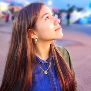 Meet your Posher, Crystal